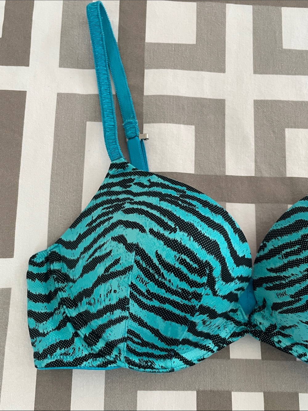 PINK Victoria's Secret Turquoise & Black Zebra Molded Push-up T-Shirt Bra - Picture 13 of 16